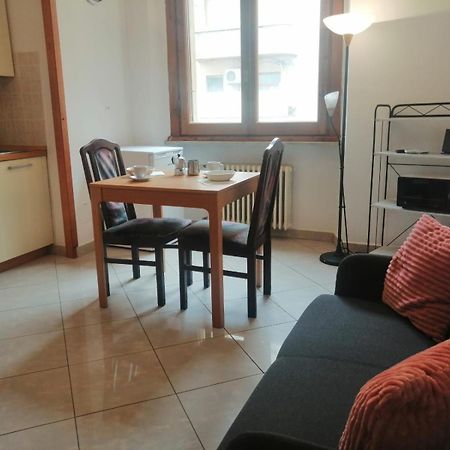 Apartment In Front Of The Train Station! Florencia Exterior foto