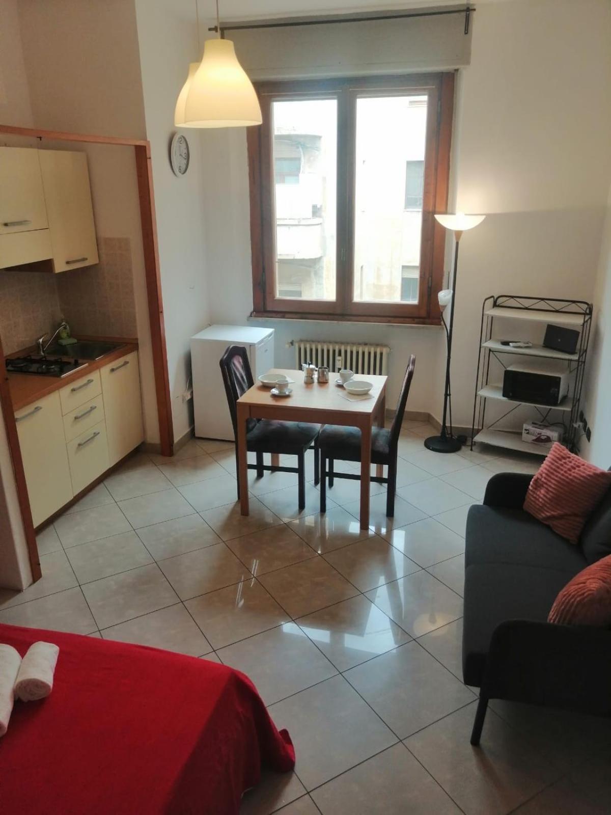 Apartment In Front Of The Train Station! Florencia Exterior foto