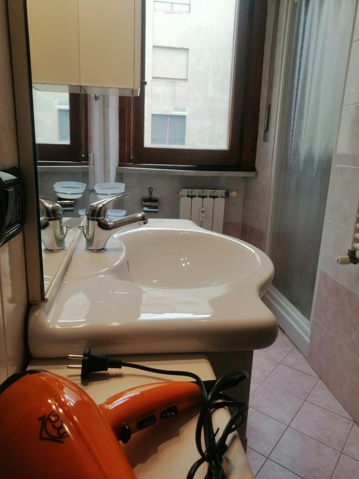 Apartment In Front Of The Train Station! Florencia Exterior foto