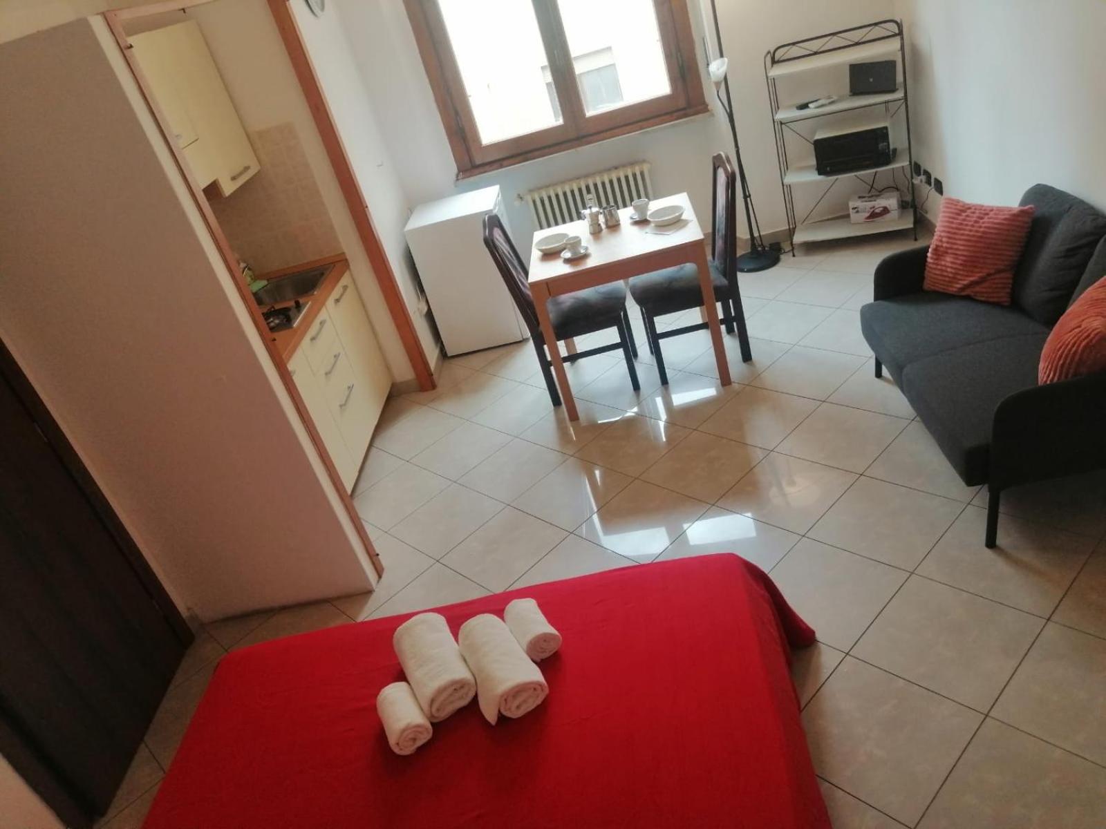 Apartment In Front Of The Train Station! Florencia Exterior foto