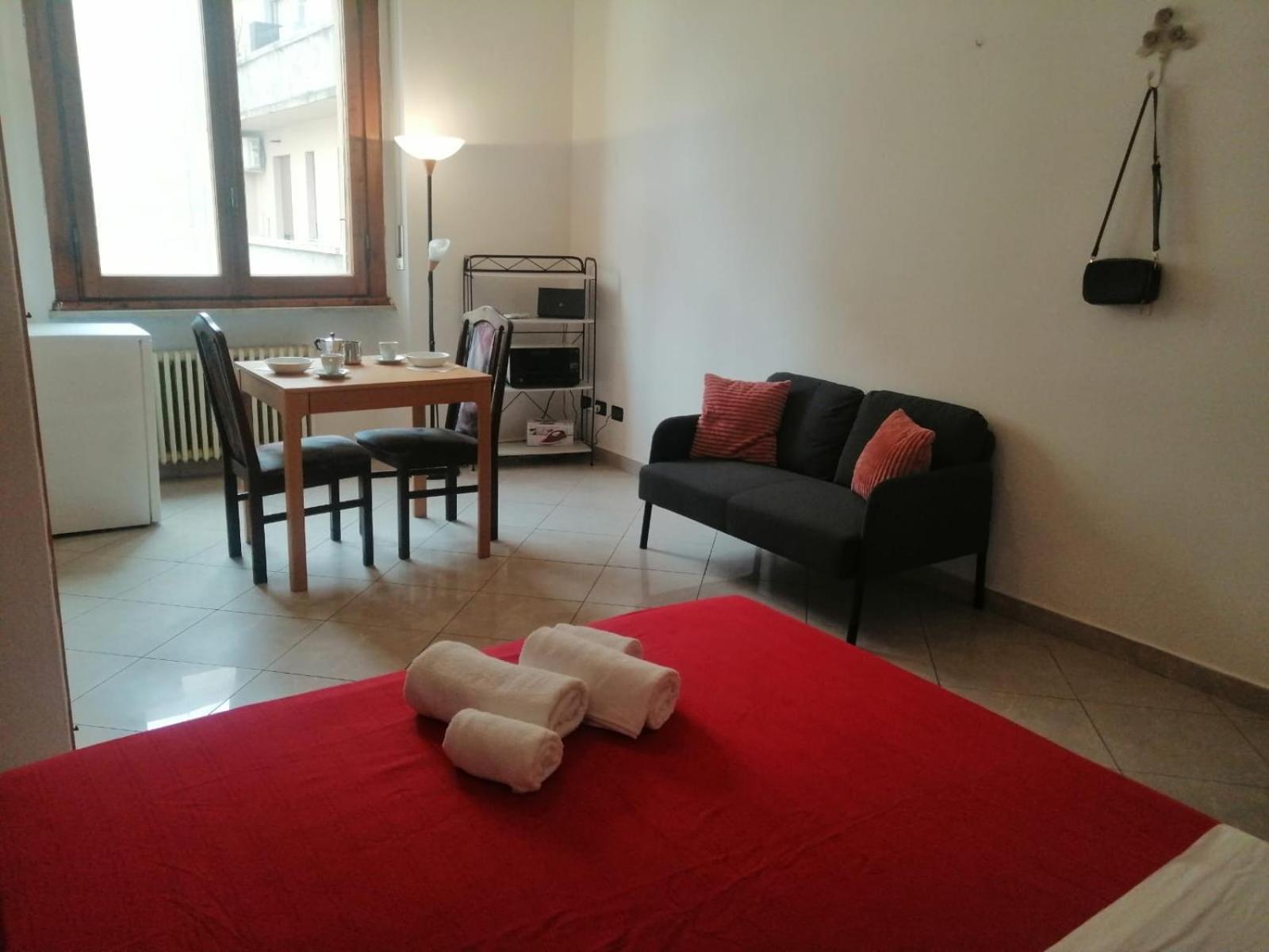 Apartment In Front Of The Train Station! Florencia Exterior foto